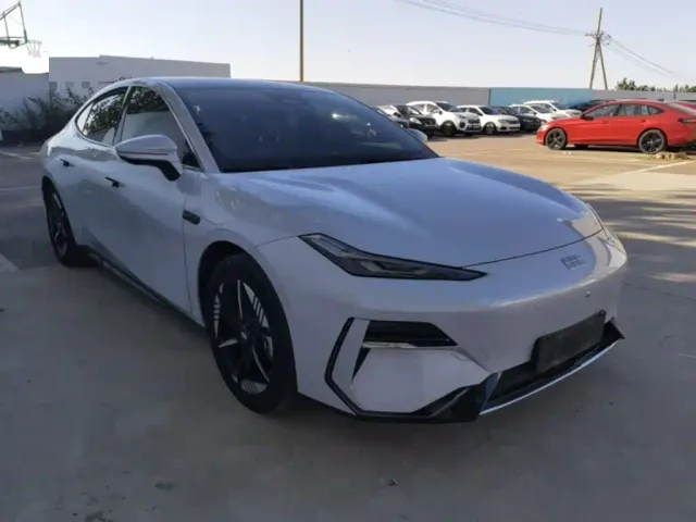 Geely Galaxy E8 — Фото автомобиля 3