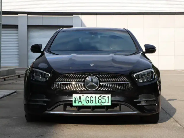 Mercedes-Benz E-Class — Фото автомобиля 2