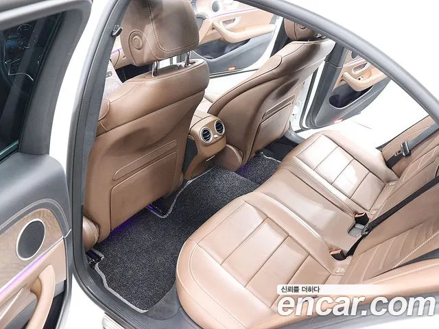 Mercedes-Benz E-Class — Фото автомобиля 15