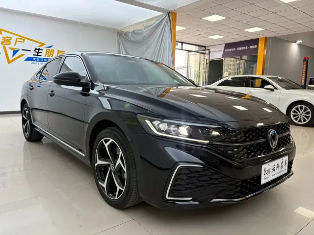 Volkswagen Passat — Фото автомобиля 3