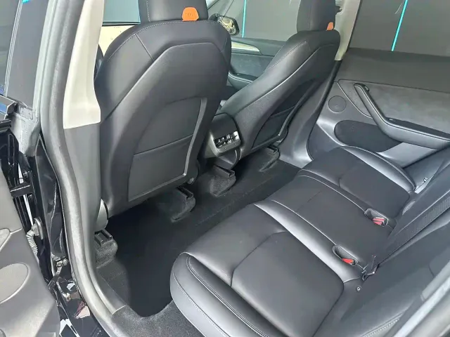 Tesla Model Y — Фото автомобиля 10