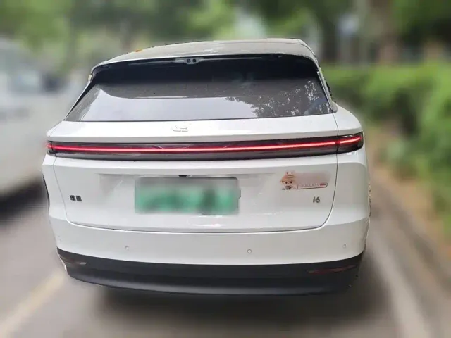 Li Auto i6 — Фото автомобиля 3