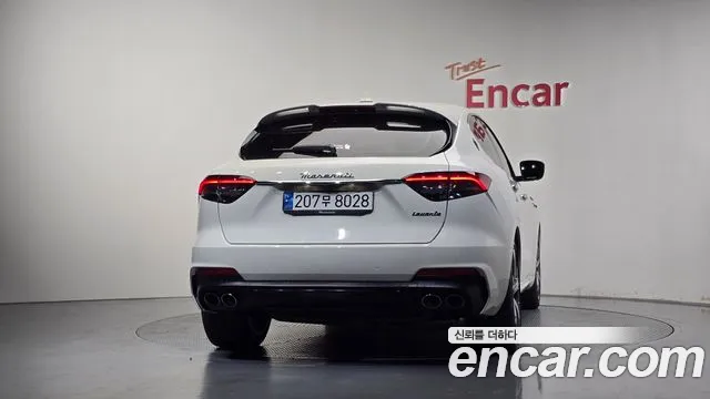 Maserati Levante — Фото автомобиля 4