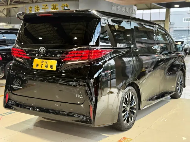 Toyota Alphard — Фото автомобиля 27