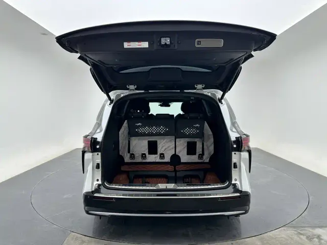 Toyota Sienna — Фото автомобиля 28