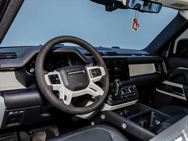 Land Rover Defender — Фото автомобиля 23