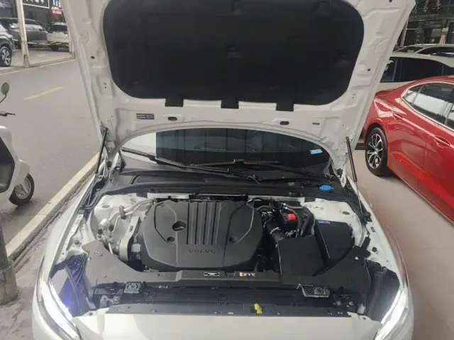 Volvo S60 — Фото автомобиля 19