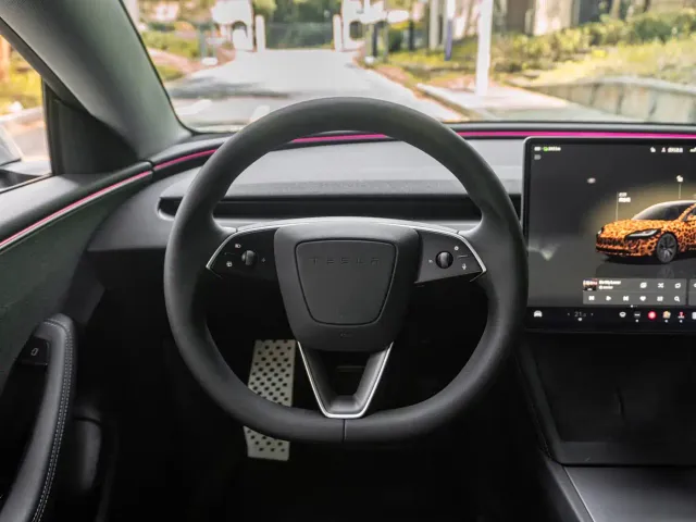Tesla Model 3 — Фото автомобиля 11