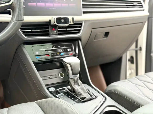 Volkswagen Tiguan L — Фото автомобиля 6