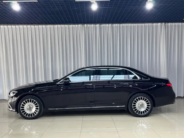 Mercedes-Benz E-Class — Фото автомобиля 4