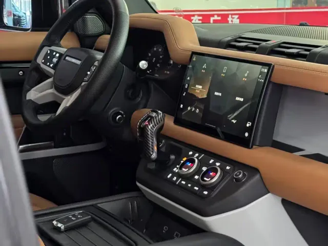 Land Rover Defender — Фото автомобиля 6