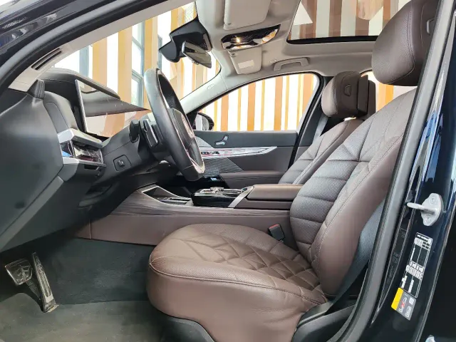 BMW i7 — Фото автомобиля 8