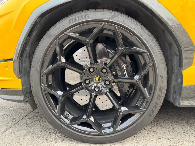 Lamborghini Urus — Фото автомобиля 20