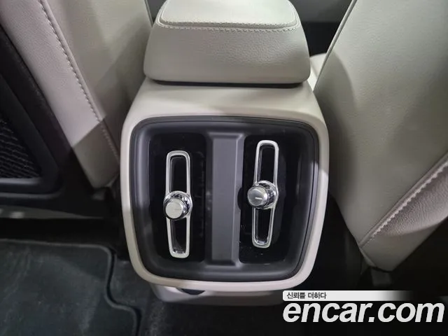Volvo XC40 — Фото автомобиля 16