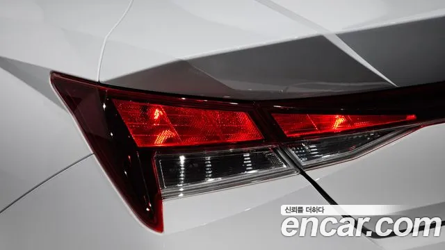 Hyundai Avante CN7 — Фото автомобиля 8