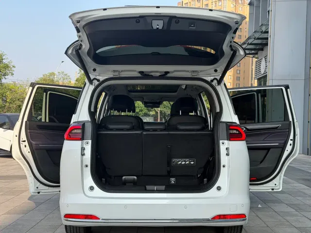 GAC Trumpchi M6 — Фото автомобиля 24