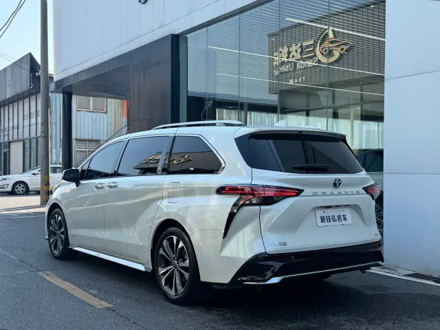 Toyota Granvia — Фото автомобиля 3