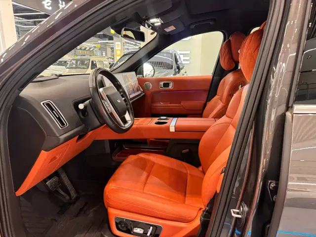 Li Auto L8 — Фото автомобиля 4