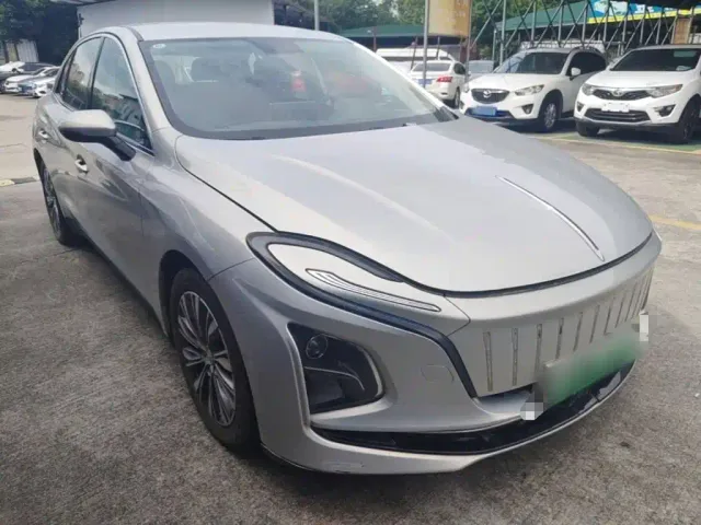 Hongqi E-QM5 — Фото автомобиля 3
