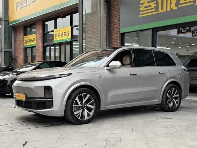 Li Auto L8 — Фото автомобиля 4