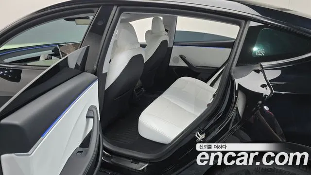 Tesla Model 3 — Фото автомобиля 11