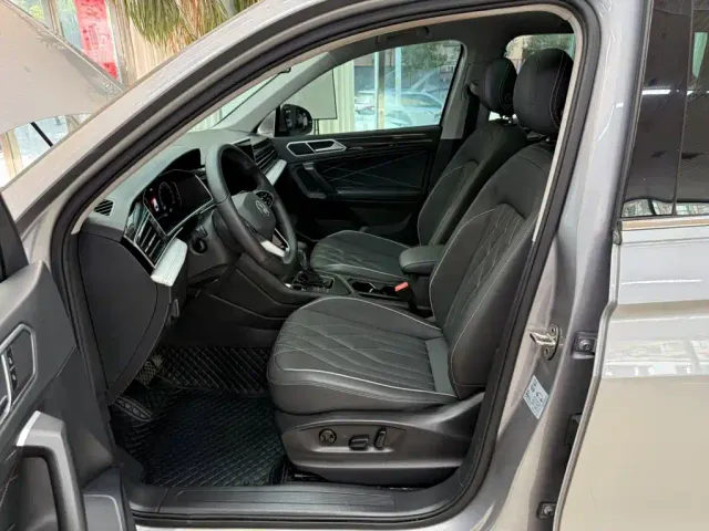 Volkswagen Tiguan L — Фото автомобиля 16