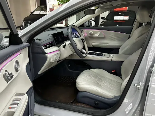Chery Fengyun Fengyun A8L 2025 1.5TGDI 145km Luxury — Фото автомобиля 4