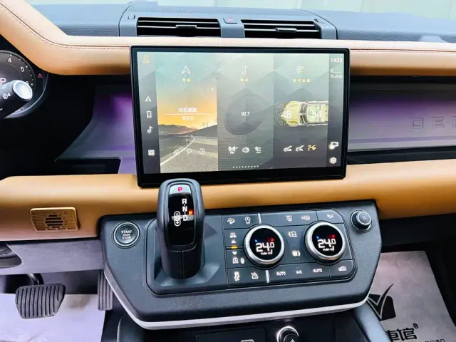 Land Rover Defender — Фото автомобиля 13