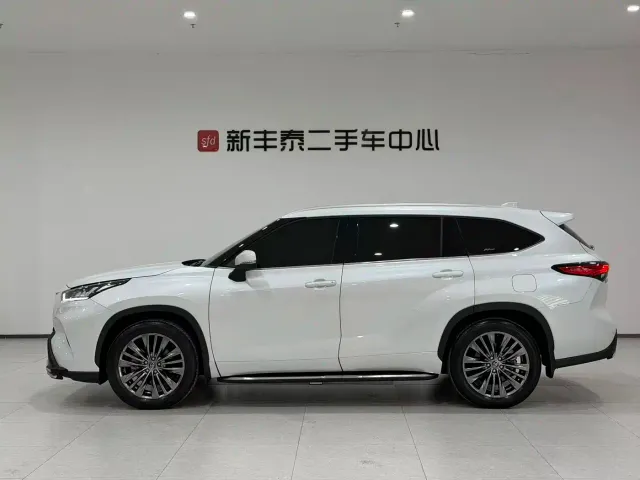 Toyota Highlander — Фото автомобиля 4