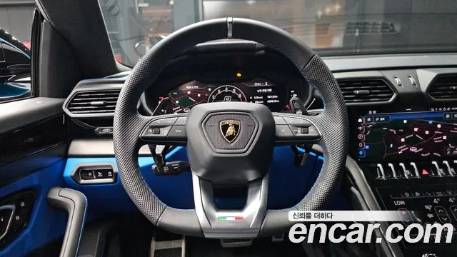 Lamborghini Urus — Фото автомобиля 13