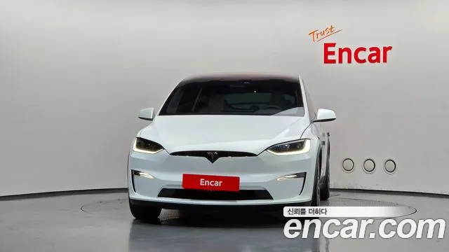 Tesla Model X — Фото автомобиля 3