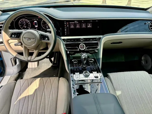Bentley Flying Spur — Фото автомобиля 6