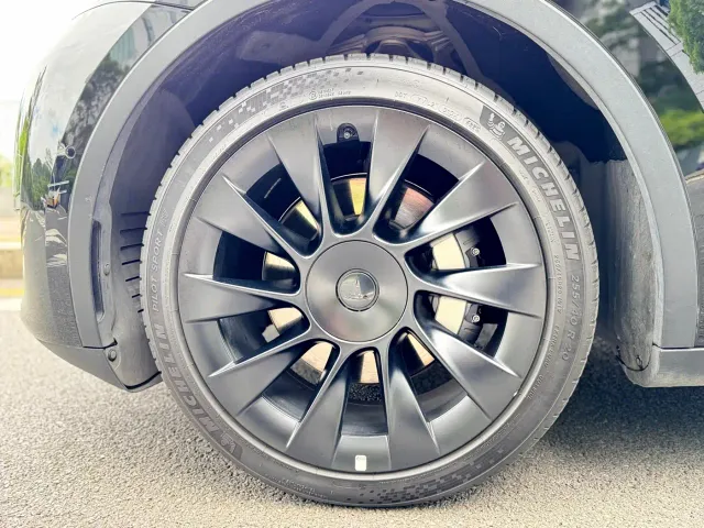 Tesla Model Y — Фото автомобиля 19
