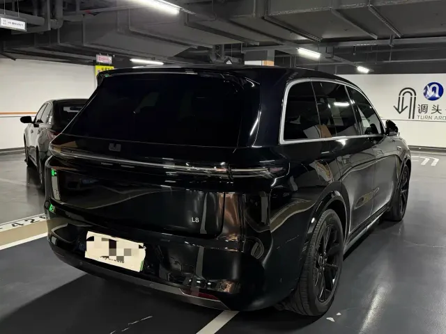 Li Auto L8 — Фото автомобиля 5