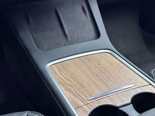Tesla Model 3 — Фото автомобиля 17
