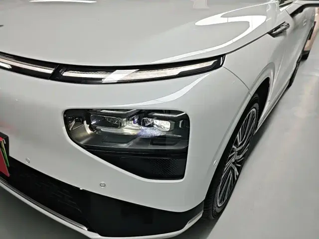 Xpeng G9 — Фото автомобиля 23