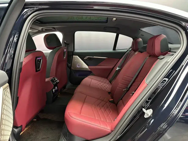 BMW 5 Series — Фото автомобиля 6