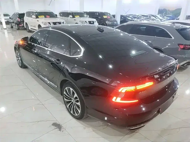 Volvo S90 — Фото автомобиля 4