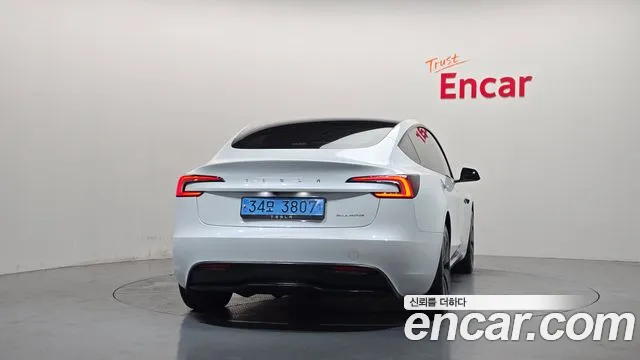 Tesla Model 3 — Фото автомобиля 4