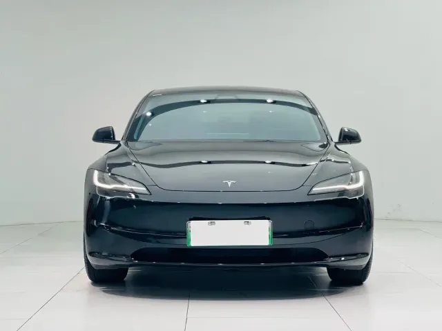 Tesla Model 3 — Фото автомобиля 2