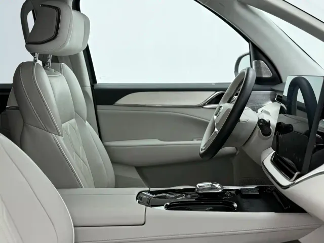 Volvo EM90 — Фото автомобиля 26