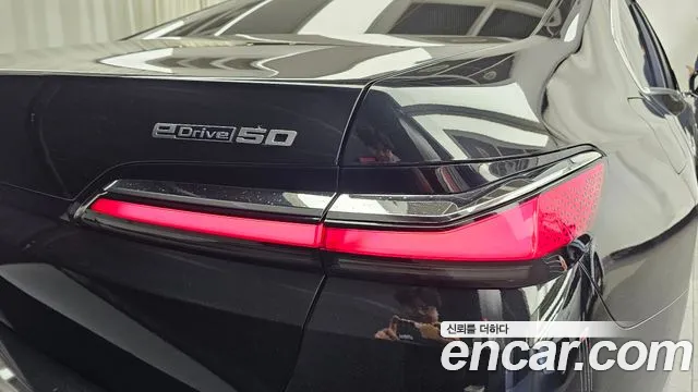 BMW i7 G70 — Фото автомобиля 8