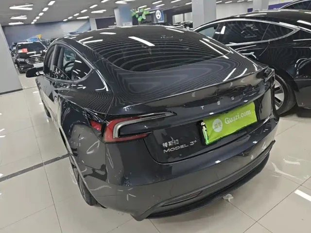 Tesla Model 3 — Фото автомобиля 4