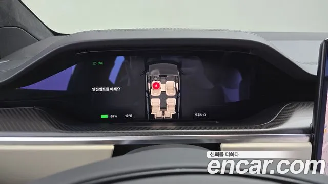 Tesla Model X — Фото автомобиля 18
