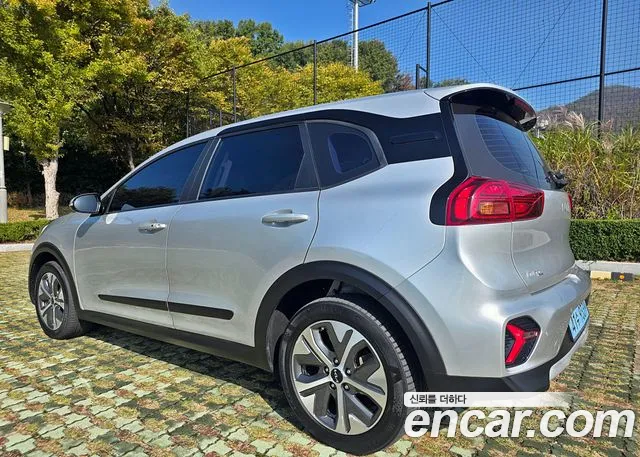 Kia Niro — Фото автомобиля 4