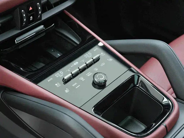 Porsche Cayenne — Фото автомобиля 10