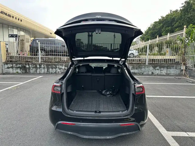 Tesla Model Y — Фото автомобиля 7