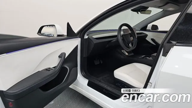 Tesla Model 3 — Фото автомобиля 10