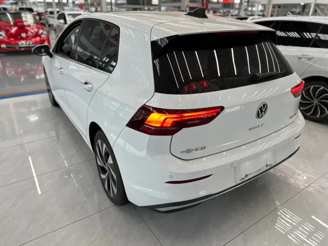Volkswagen Golf — Фото автомобиля 14