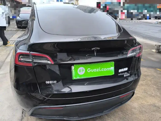 Tesla Model Y — Фото автомобиля 5